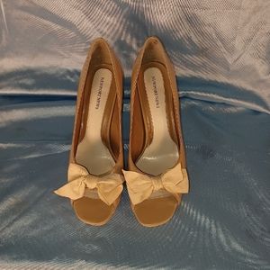 Newport News Tan Colored Pumps with Bow